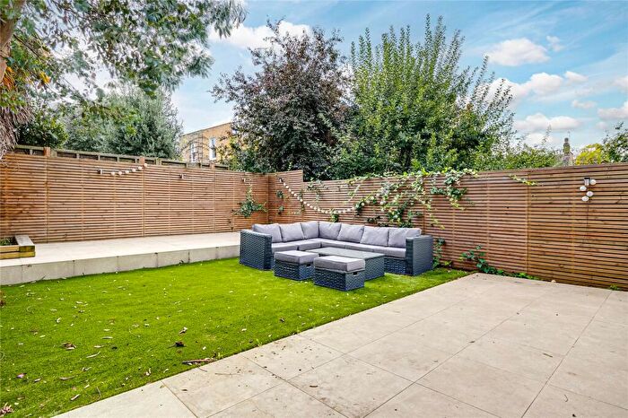 2 Bedroom Apartment To Rent In Broomwood Road, SW11