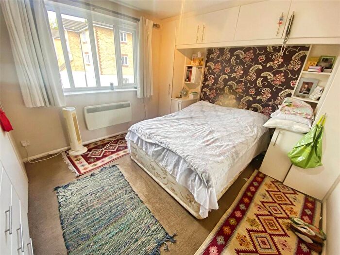 1 Bedroom Flat To Rent In Chipstead Close, Sutton, Surrey, SM2