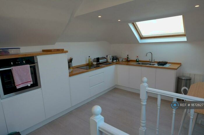 3 Bedroom Flat To Rent In Tewkesbury Court, London, N11