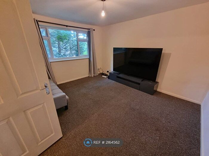 1 Bedroom Flat To Rent In Carlton Court, Prestwich, Manchester, M25