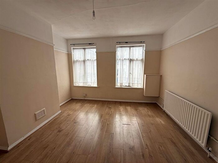 2 Bedroom Flat To Rent In Parkview High Street, Yiewsley, West Drayton, UB7