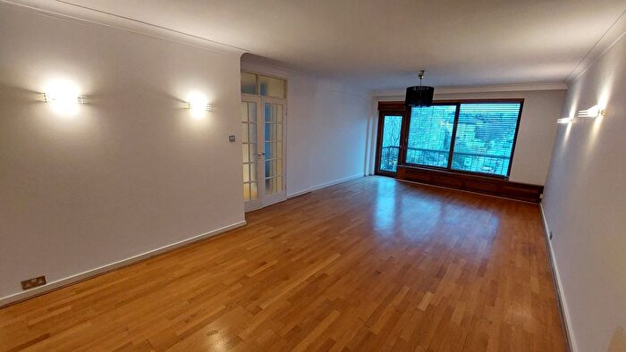 3 Bedroom Flat To Rent In Downside, St. John's Avenue, London, SW15