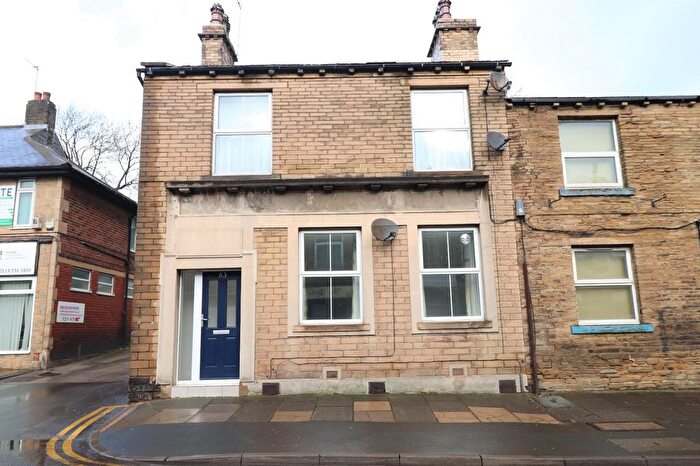 2 Bedroom Flat To Rent In Chapeltown, Pudsey, West Yorkshire, Uk, LS28