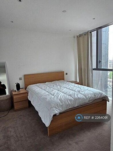 2 Bedroom Flat To Rent In Carrara Tower, London, EC1V