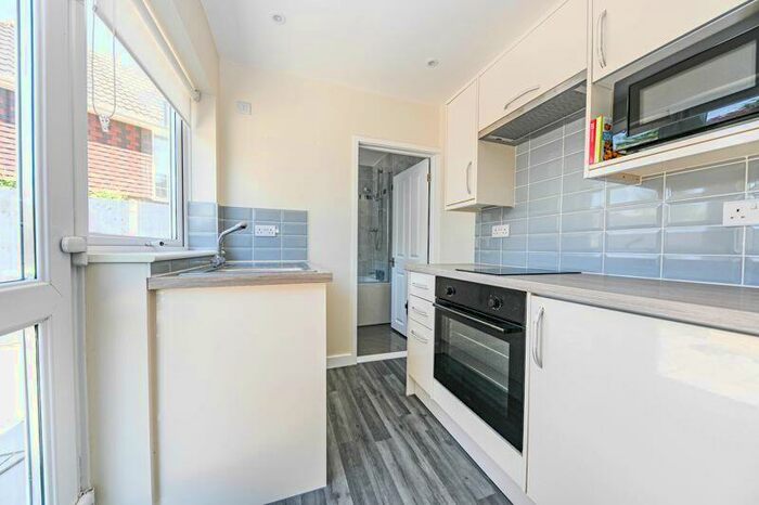 Flat To Rent In Stakes Hill Road, Waterlooville, PO7