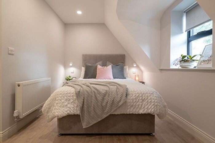 4 Bedroom Apartment To Rent In Hyde Terrace, Leeds, West Yorkshire, LS2