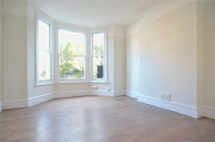 2 Bedroom Flat To Rent In Kestrel Avenue, Herne Hill, London, SE24