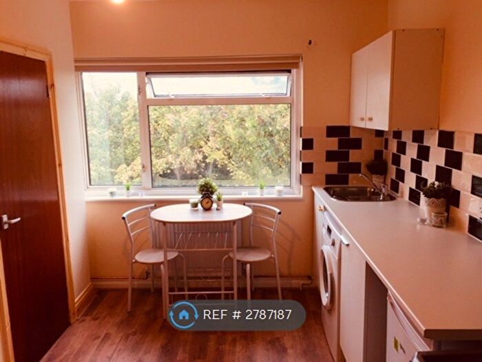 Studio To Rent In Belmont Road, London, N15