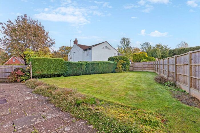 2 Bedroom Detached Bungalow For Sale In Ivy Lane, Stewkley, Buckinghamshire, LU7