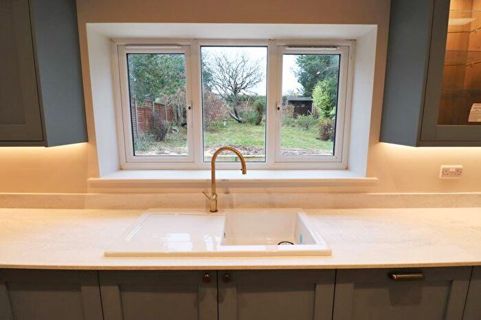 4 Bedroom Detached House For Sale In Maytree Avenue, Worthing, BN14