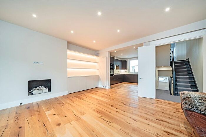 3 Bedroom Property To Rent In Bevington Road, Notting Hill, W10