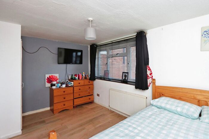 3 Bedroom Terraced House For Sale In Blackstock Road, Sheffield, South Yorkshire, S14