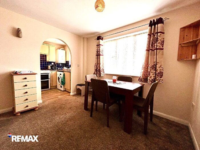 2 Bedroom Flat To Rent In Royal Oak Court, Dagenham, RM8