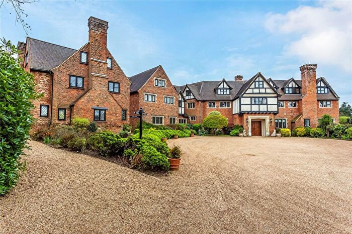 2 Bedroom Flat To Rent In Neb Lane, Oxted, Surrey, RH8