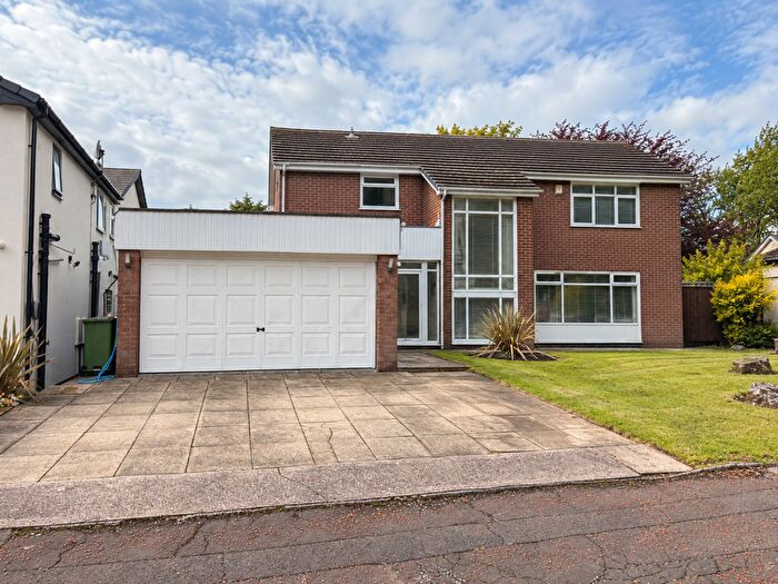 4 Bedroom Detached House For Sale In Oakdale Close, Whitefield, M45