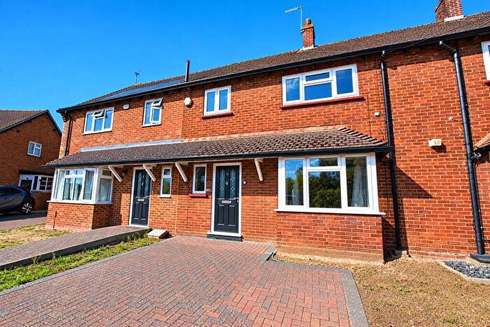 4 Bedroom Semi Detached House To Rent In Almond Close, Guildford, Surrey, GU1