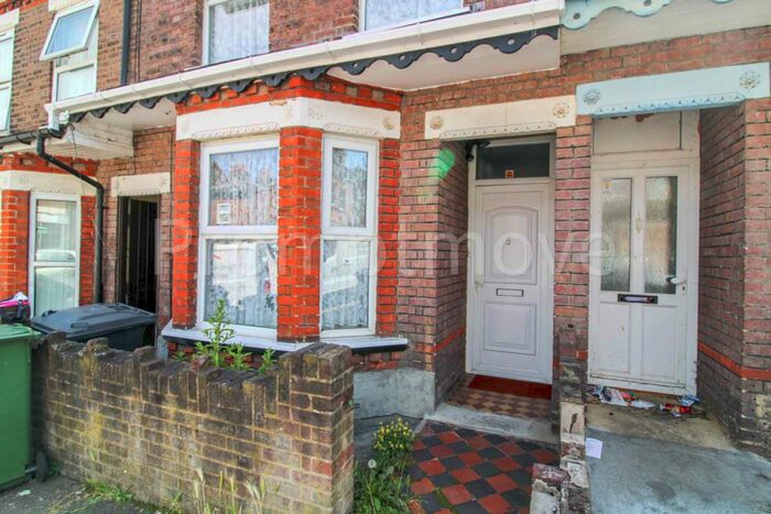 Terraced House To Rent In Lyndhurst Road, Luton, LU1