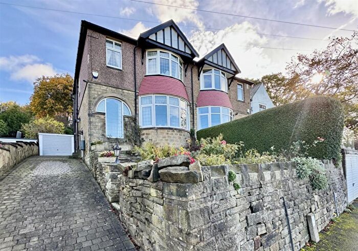 3 Bedroom Semi-Detached House For Sale In Wheatroyd Lane, Almondbury, Huddersfield, HD5
