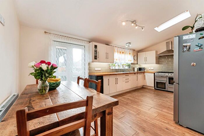 3 Bedroom Semi Detached House For Sale In Darford, Earith, Huntingdon, PE28