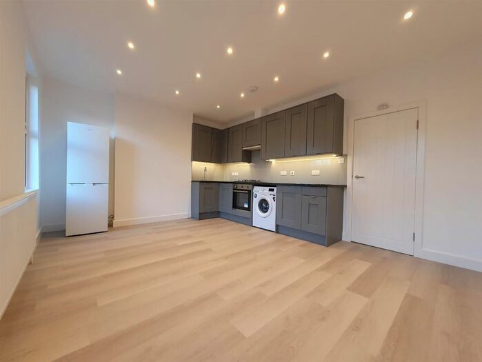 3 Bedroom Flat To Rent In Shropshire Road, London, N22