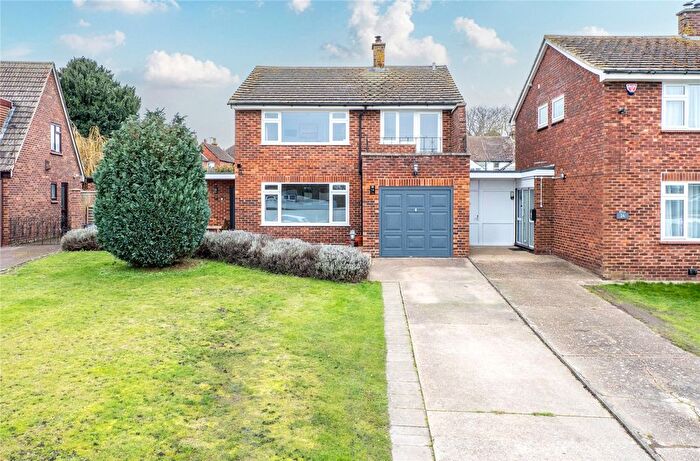 4 Bedroom Link Detached House For Sale In Church Farm Road, Upchurch, Kent, ME9