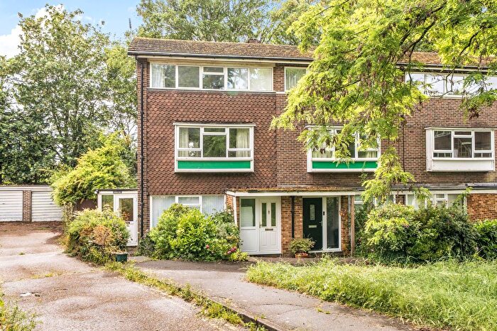 2 Bedroom Flat For Sale In Grove Avenue, Epsom, KT17