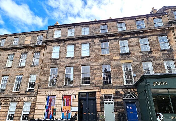 3 Bedroom Flat To Rent In Dundas Street, Edinburgh, EH3
