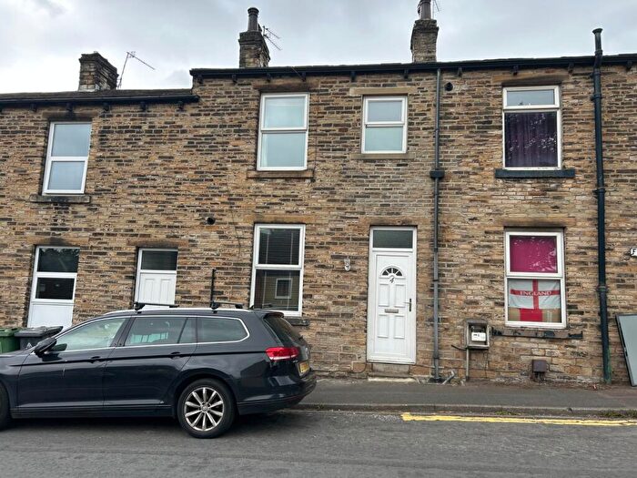 2 Bedroom House To Rent In Farfield Street, Cleckheaton, BD19