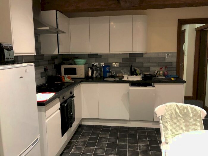 3 Bedroom Flat To Rent In Headingley House, Ash Road, Leeds, West Yorkshire, LS6