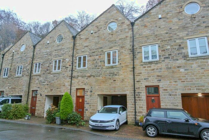 3 Bedroom Town House To Rent In Wildspur Mills, New Mill, Holmfirth, HD9