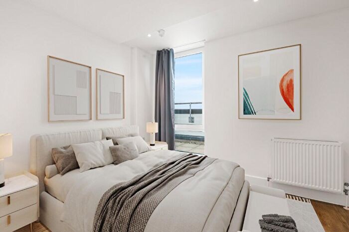 2 Bedroom Apartment To Rent In Station Approach, Epsom, Surrey, KT19