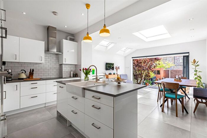 4 Bedroom Terraced House For Sale In Eastwood Street, Furzedown, SW16