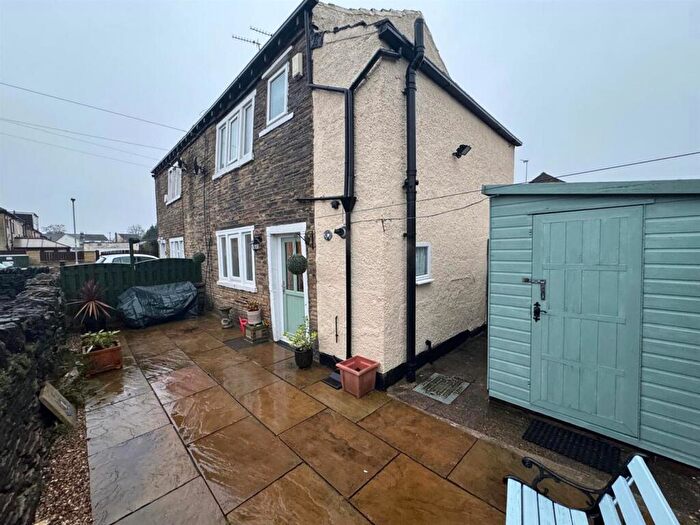 2 Bedroom Cottage For Sale In Knowle Lane, Wyke, Bradford, BD12
