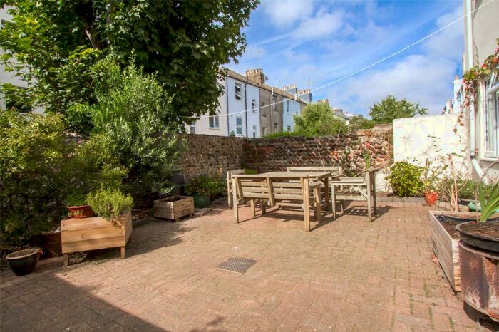 2 Bedroom Apartment To Rent In Park Crescent Place, Brighton, BN2