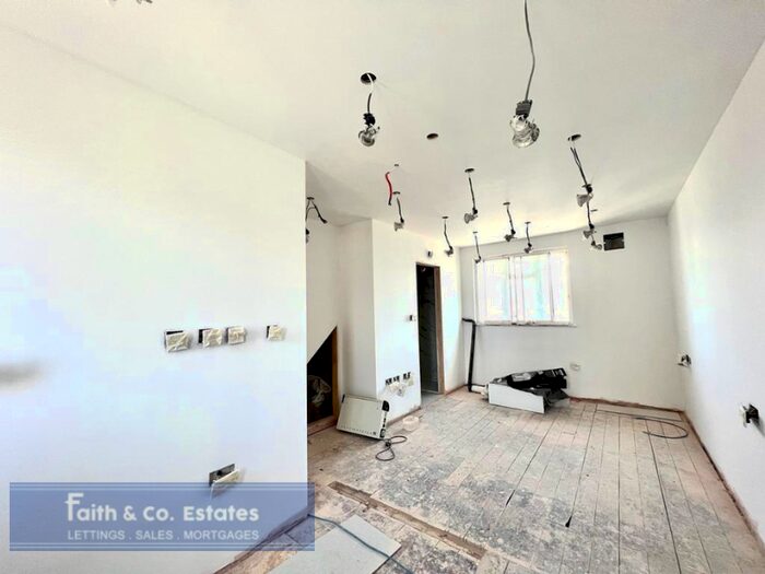 5 Bedroom Semi-Detached House To Rent In St. Dunstans Road, Hounslow, TW4