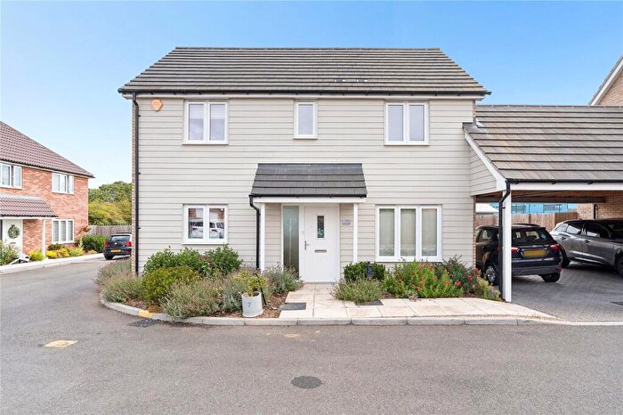 3 Bedroom Detached House For Sale In Hadfield Close, Wickford, Essex, SS11