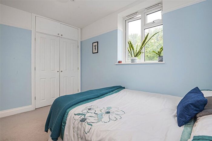 2 Bedroom Flat For Sale In Dounesforth Gardens, London, SW18