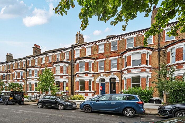 2 Bedroom Flat For Sale In Schubert Road, Putney, London, SW15