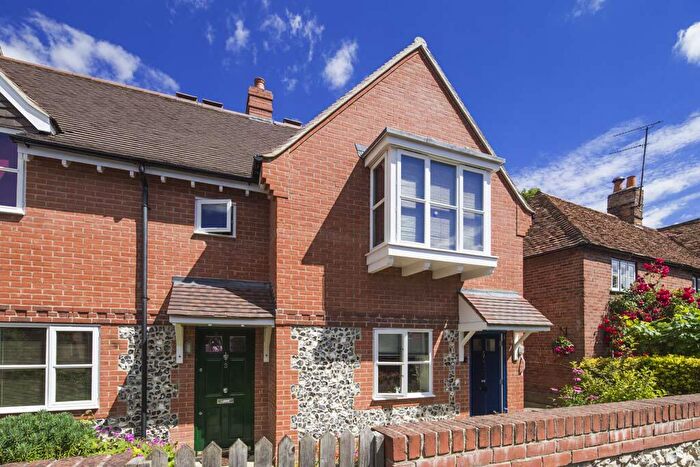2 Bedroom Flat For Sale In Belleme Mews, Goring On Thames, RG8