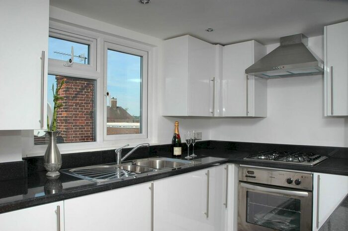1 Bedroom Flat To Rent In Lodge Lane, Finchley, London, N12