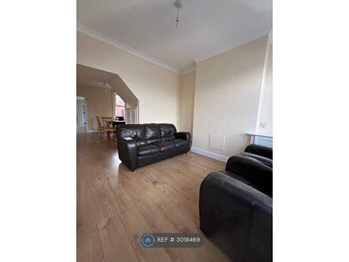 3 Bedroom Terraced House To Rent In Macdonald Road, Leicester, LE4