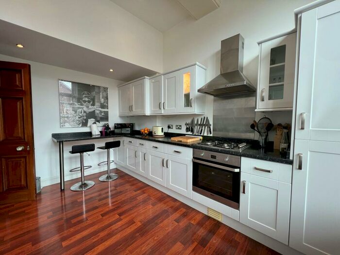 2 Bedroom Flat To Rent In Blackwater Road, Meads, BN20