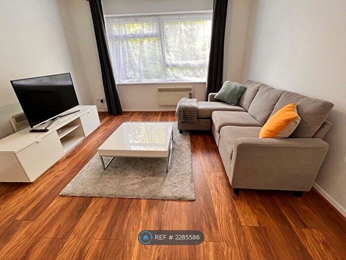 1 Bedroom Flat To Rent In Becton Court, London, SE25