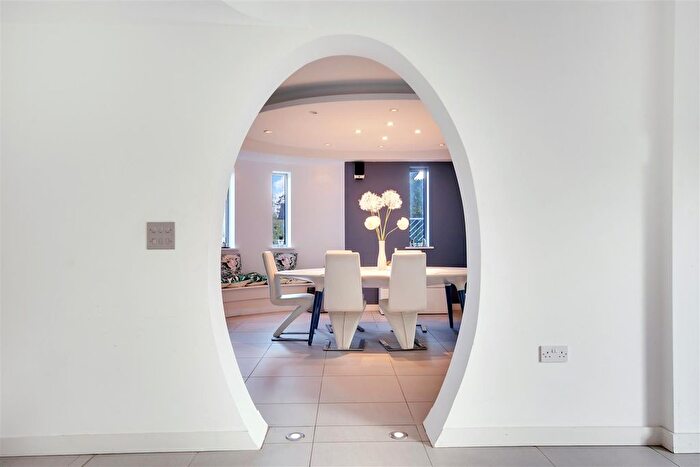 4 Bedroom Detached House For Sale In Ridgeway, Hutton Mount, Brentwood, CM13
