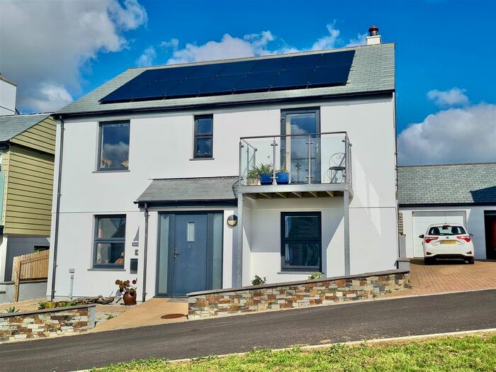 4 Bedroom Detached House For Sale In The Shrubberies, Porthleven, TR13