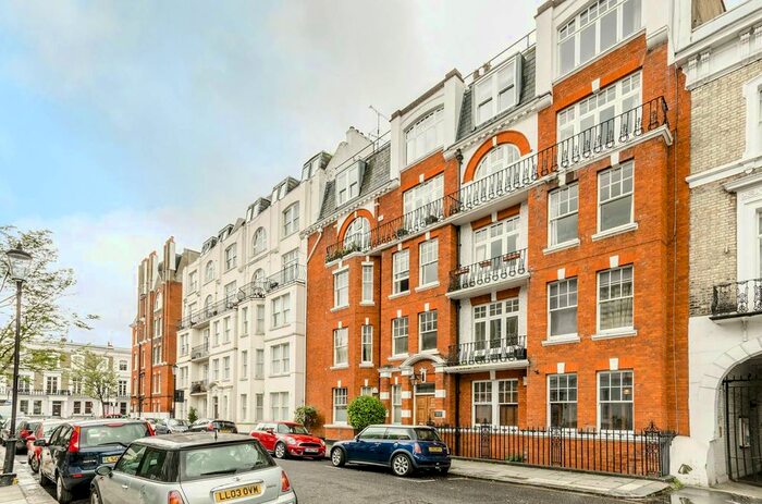 2 Bedroom Flat To Rent In Fawcett Court, Chelsea, London, SW10