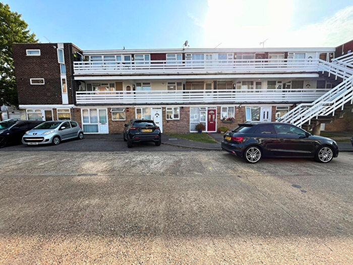 1 Bedroom Flat For Sale In Peartree Close, South Ockendon, Essex, RM15