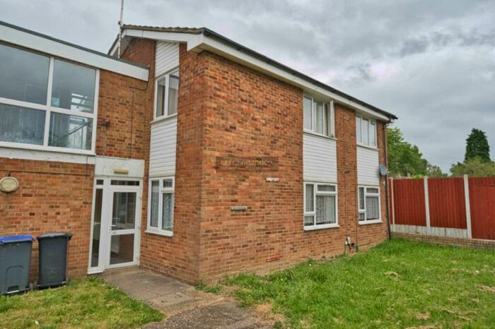 3 Bedroom Flat To Rent In De Havilland Close, Hatfield, AL10