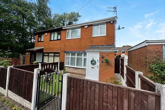 3 Bedroom Semi Detached House For Sale In Pickford Walk, Royton, Oldham, Greater Manchester, OL2