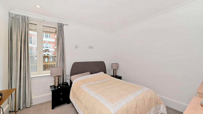 1 Bedroom Flat To Rent In Coleridge Gardens, London, SW10
